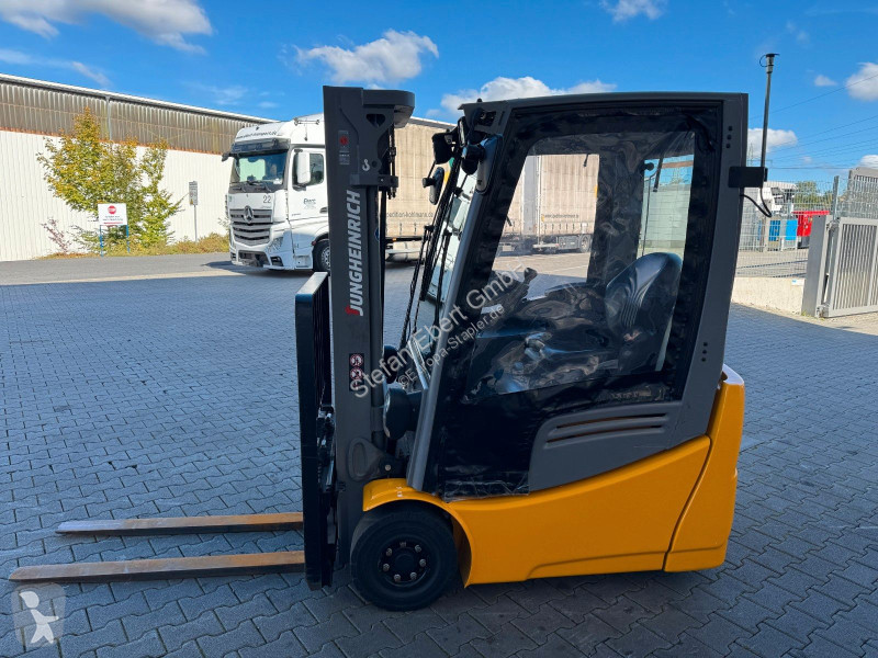 رافعة شوكية Jungheinrich EFG 215 / Triplex:...
