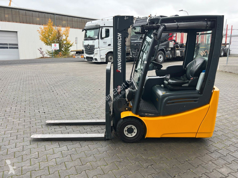 رافعة شوكية Jungheinrich EFG 215 / Triplex:...