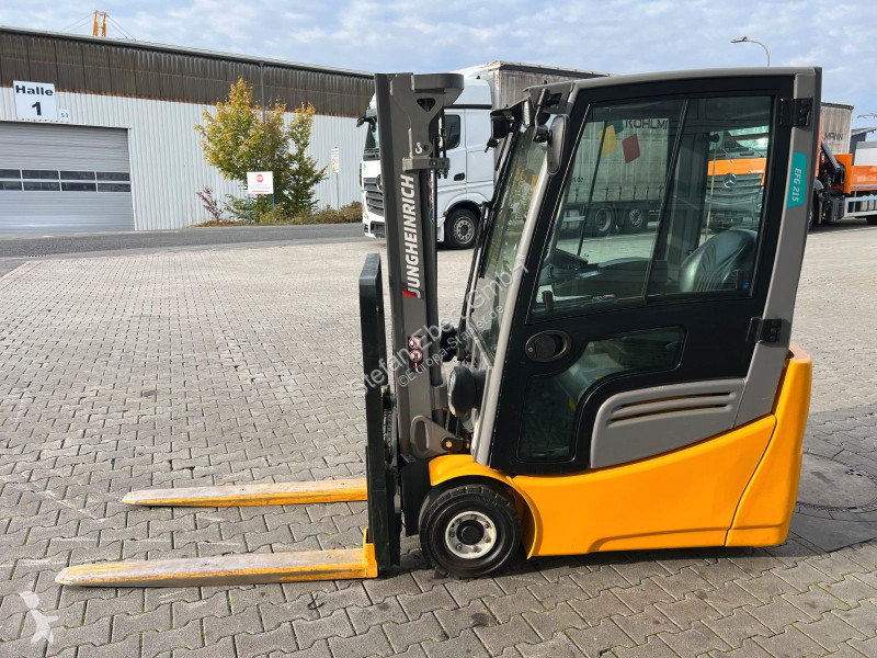 رافعة شوكية Jungheinrich EFG 215 / Triplex:...