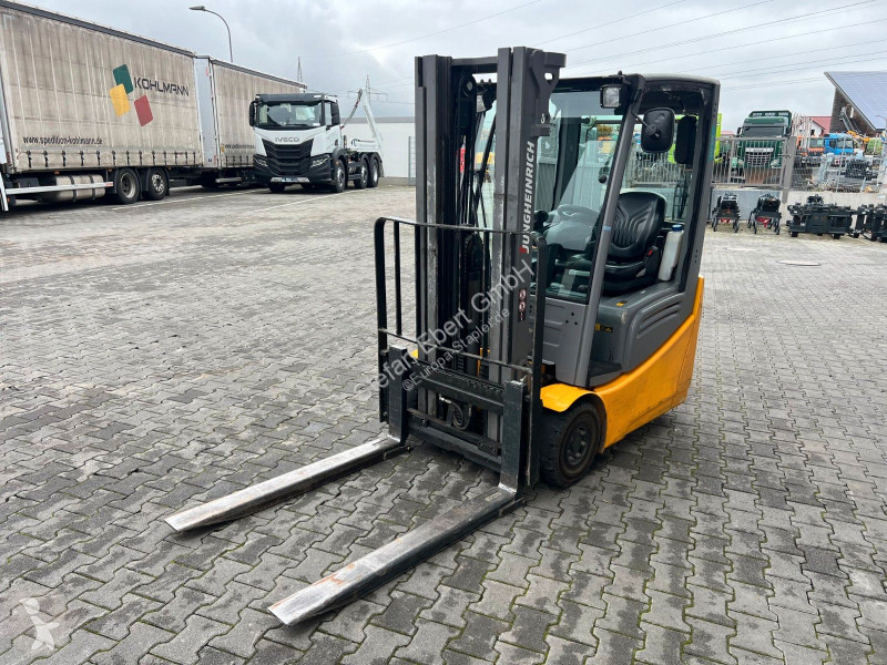 رافعة شوكية Jungheinrich EFG 215 / Triplex...
