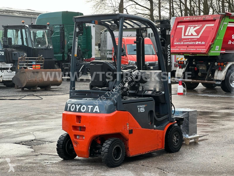 Teleskopický manipulátor Toyota 16 T 48V...