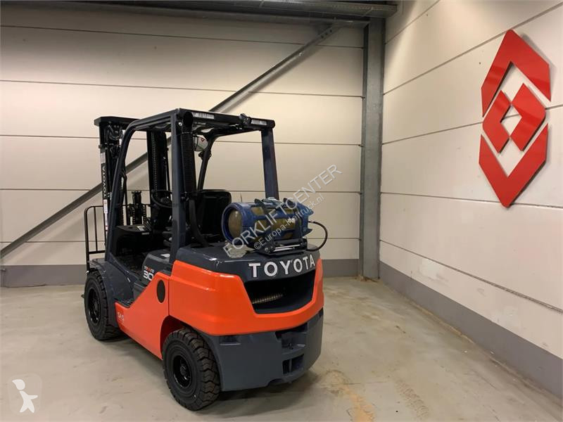 Кар Toyota 02-8FGF30