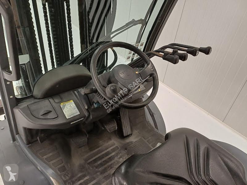 رافعة شوكية Toyota  02-8FGF30