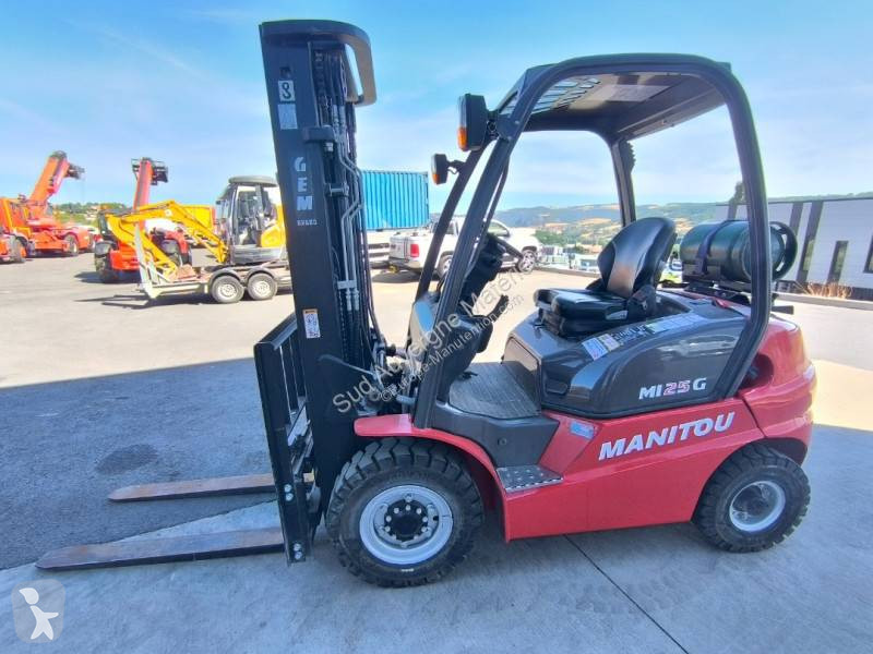 رافعة شوكية Manitou
