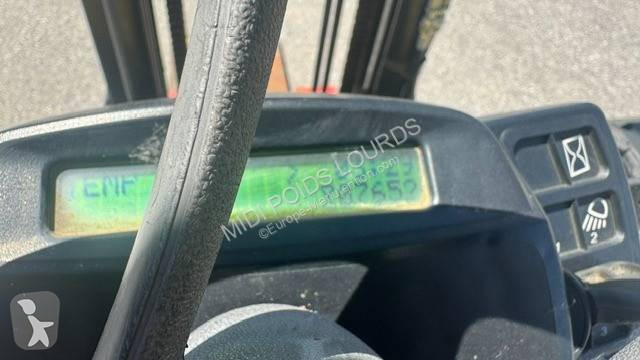 رافعة شوكية Hyster