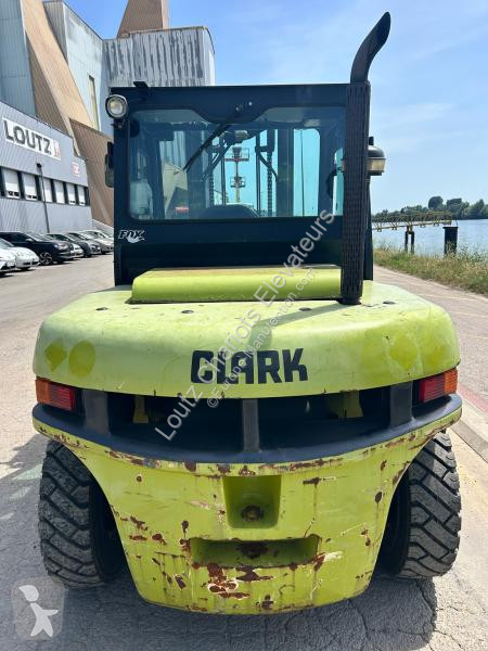 Teleskopický manipulátor Clark D