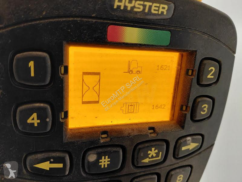 رافعة شوكية Hyster