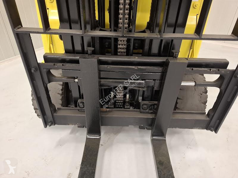 رافعة شوكية Hyster
