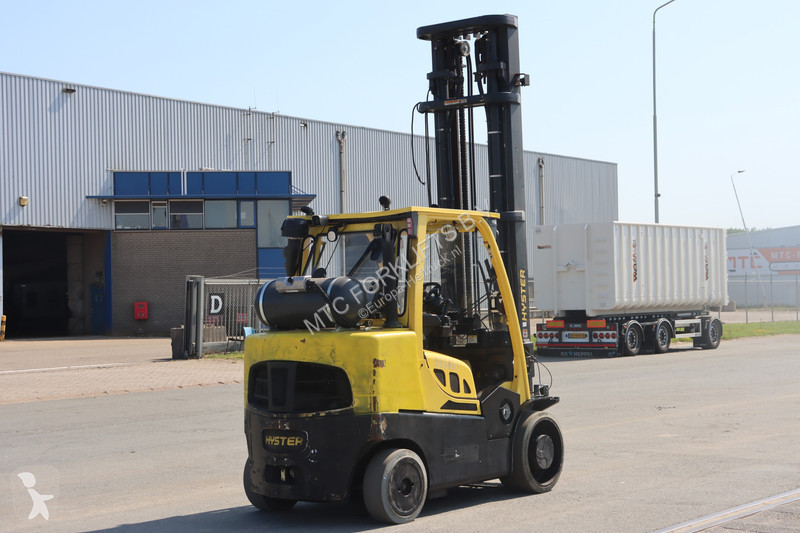 رافعة شوكية Hyster