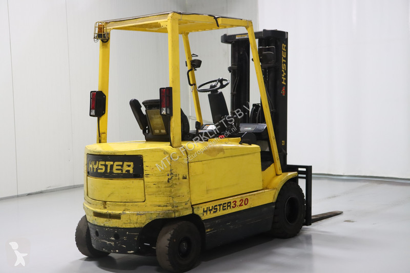 رافعة شوكية Hyster
