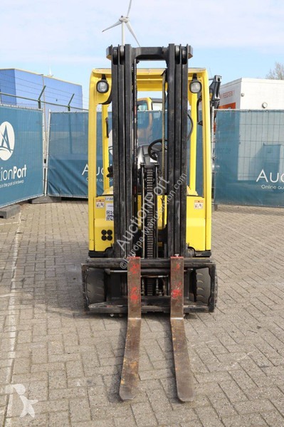 رافعة شوكية Hyster