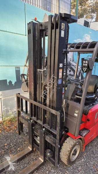 رافعة شوكية Manitou ME 318