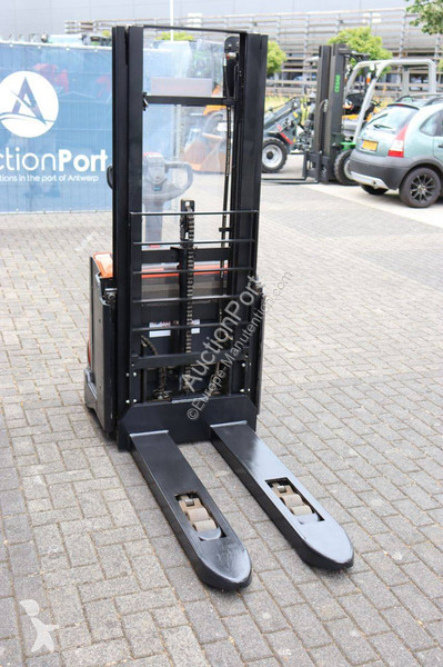 Teleskopický manipulátor BT SWE140L