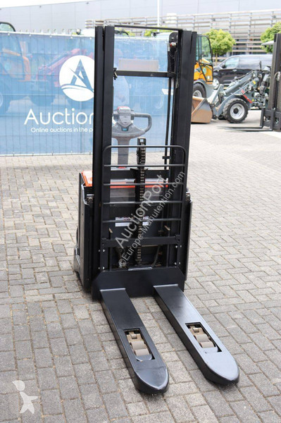 Teleskopický manipulátor BT SWE140L