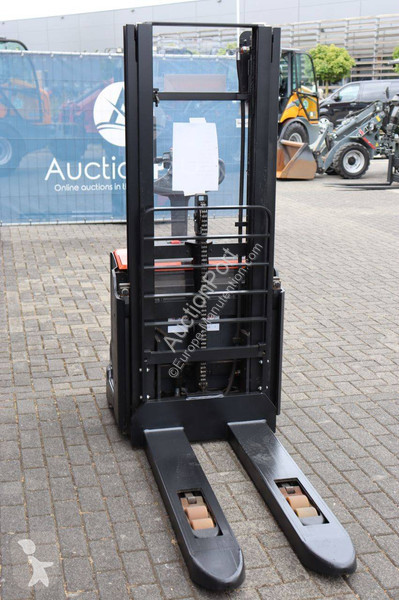 Teleskopický manipulátor BT SWE140L