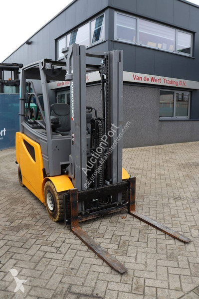 Chariot élévateur Jungheinrich 425S