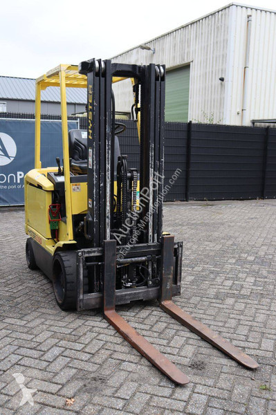 Hyster E3.00XM-847 Forklift