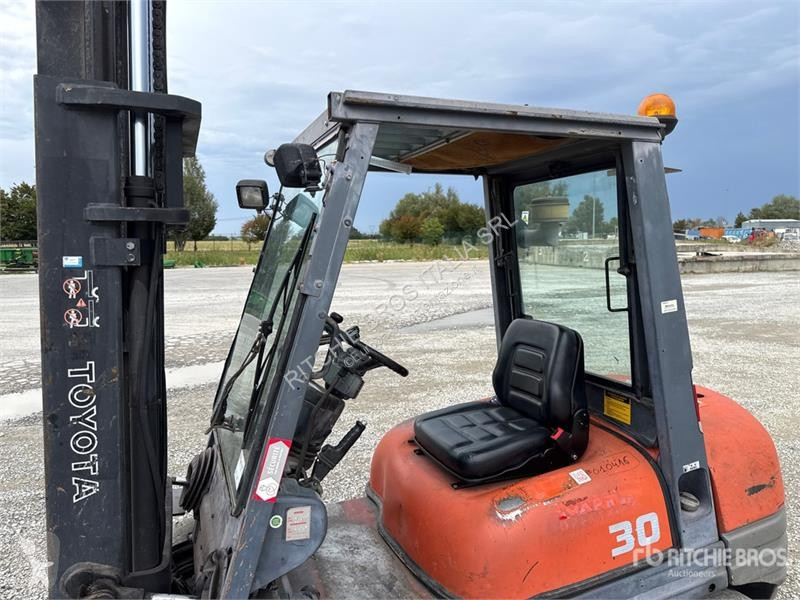 Emelőtargonca Toyota 02-6FDF30 2900 kg Forklift
