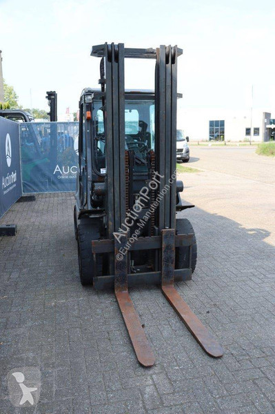 Nissan 30 Forklift