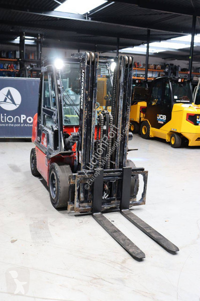 Chariot élévateur Unicarriers 32