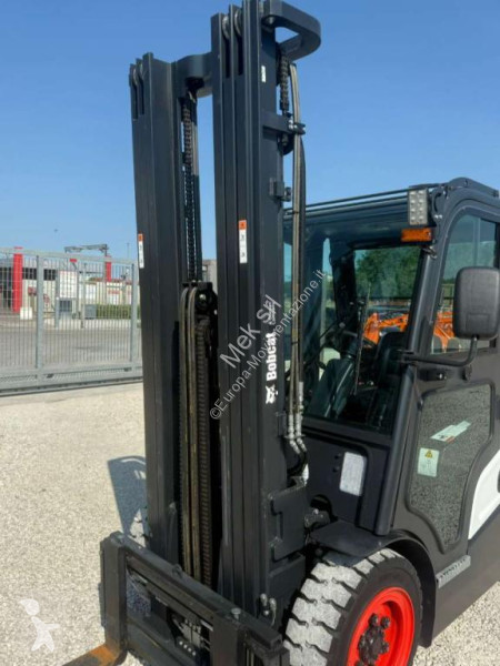 رافعة شوكية Bobcat D25NXP