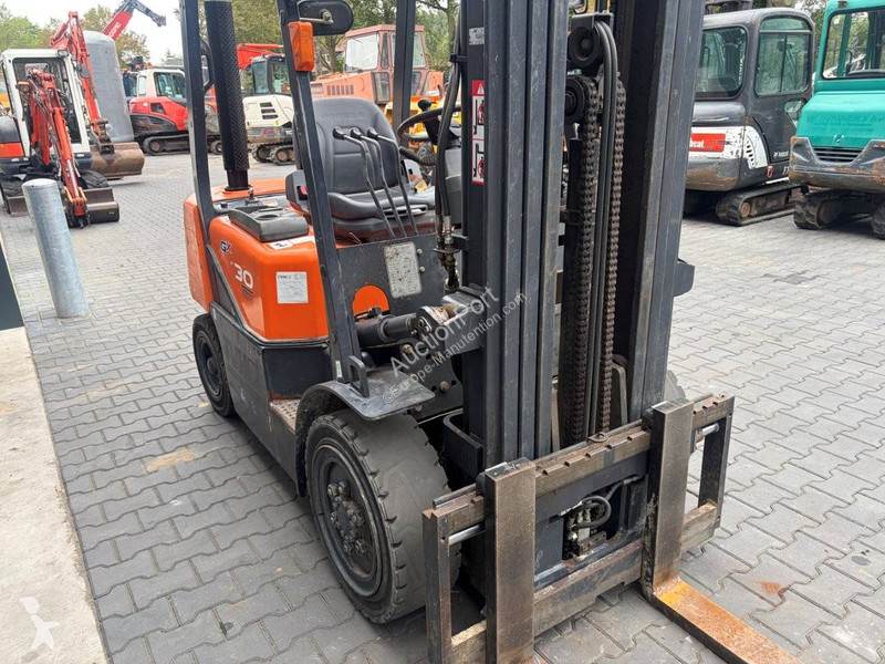 Chariot élévateur Doosan B30G