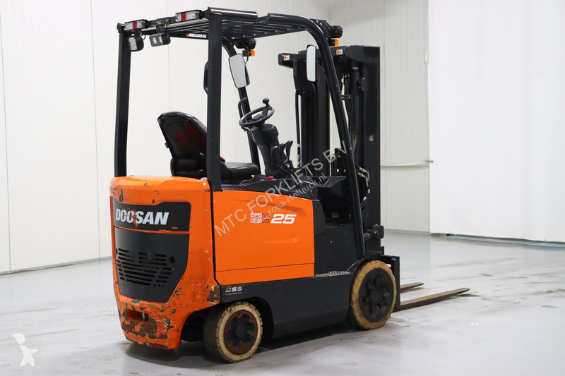 رافعة شوكية Doosan BC25S-7