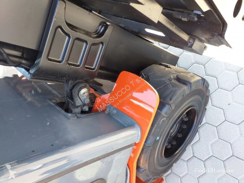 Carrello elevatore Toyota 8FBMT30
