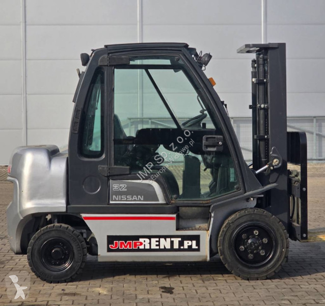 Teleskopický manipulátor Nissan FGD02 A 32 Q