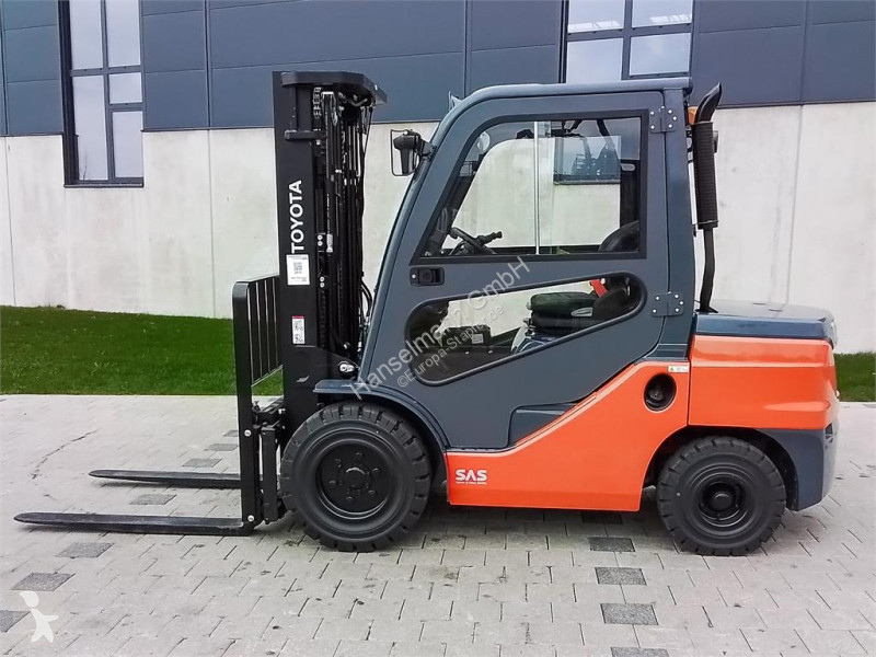 Кар Toyota 52-8FDJF35