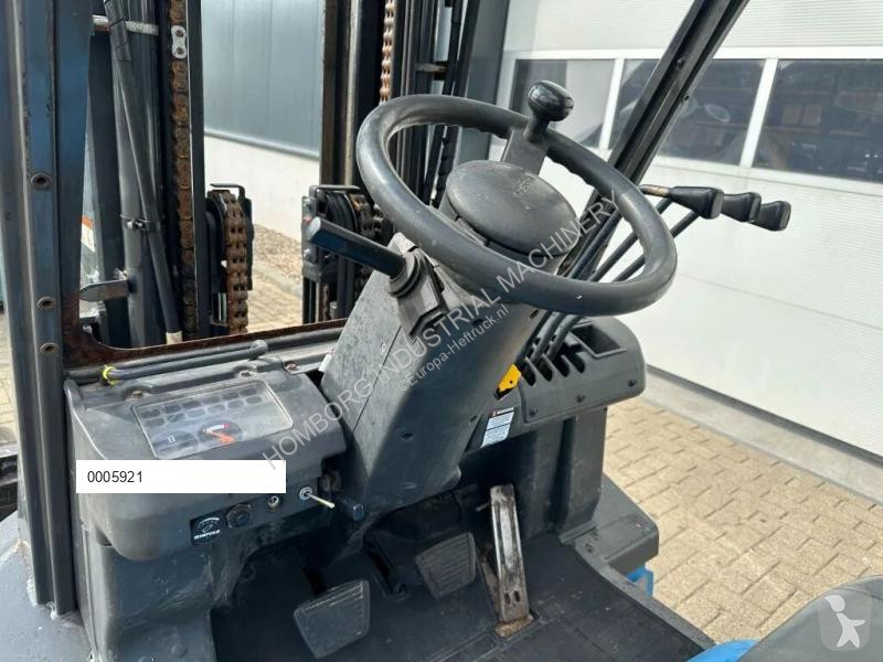 Teleskopický manipulátor Nissan UGD02A30P0 3...