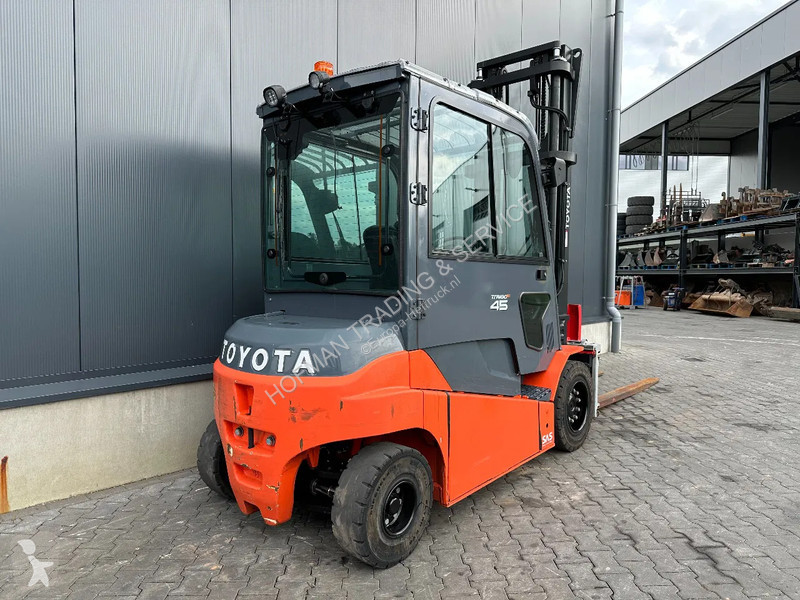 Teleskopický manipulátor Toyota 8FBMT45