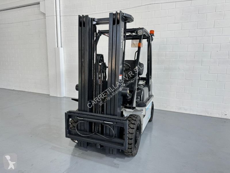 Teleskopický manipulátor Nissan FD02A25Q