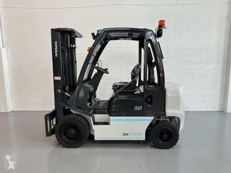 رافعة شوكية Nissan FD02A25Q