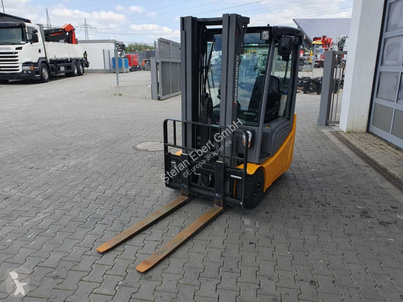 رافعة شوكية Jungheinrich EFG 215 / Triplex:...