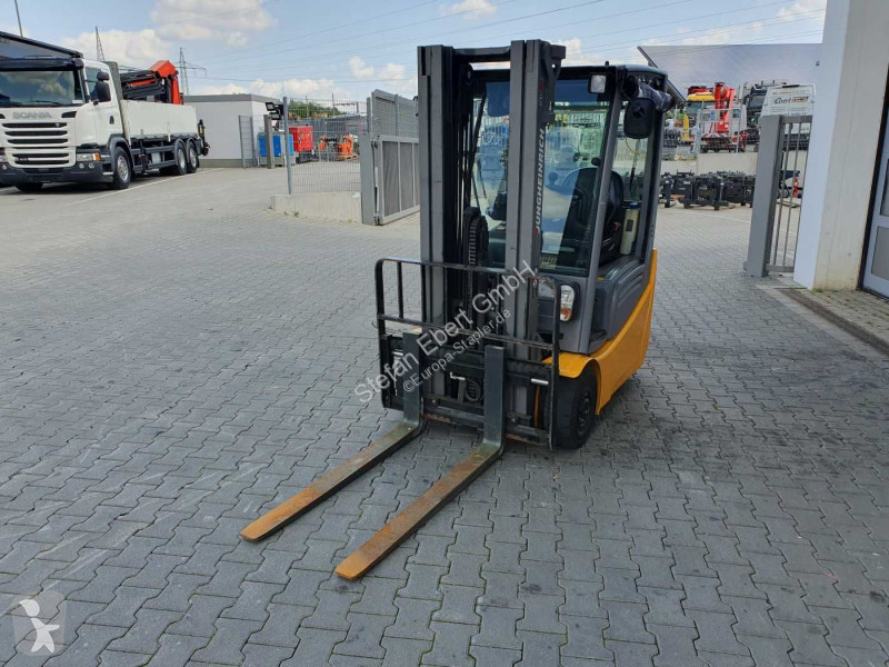 رافعة شوكية Jungheinrich EFG 215 / Triplex:...