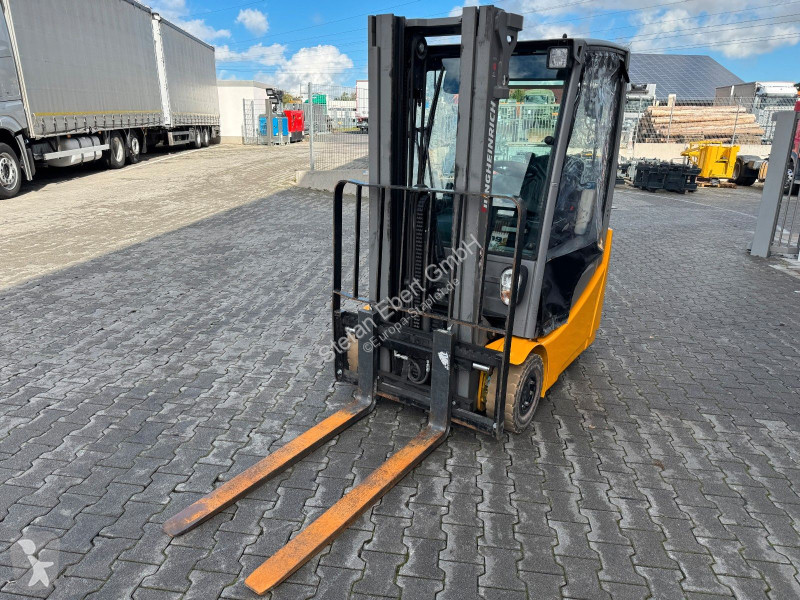رافعة شوكية Jungheinrich EFG 215 / Triplex:...