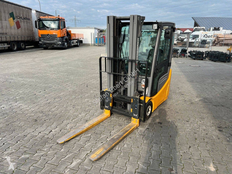 رافعة شوكية Jungheinrich EFG 215 / Triplex:...