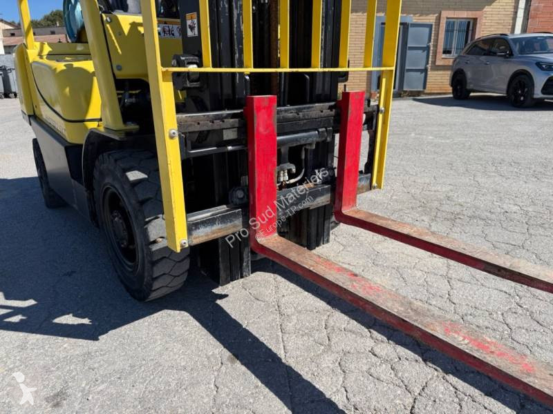 رافعة شوكية Hyster