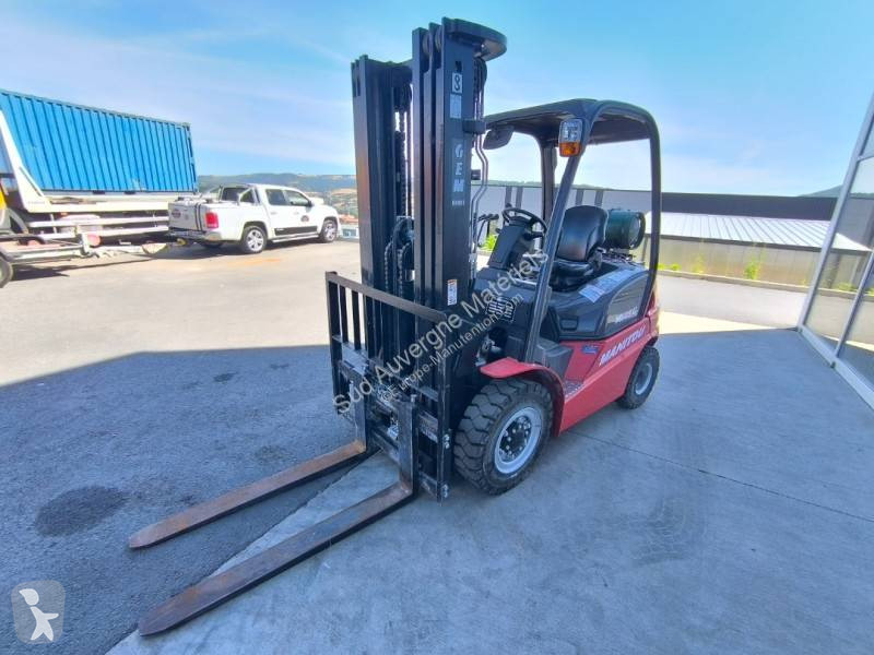 رافعة شوكية Manitou