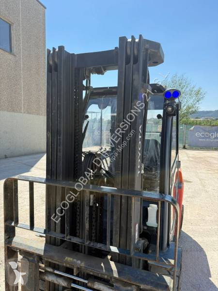 رافعة شوكية Toyota 02-8FDF30