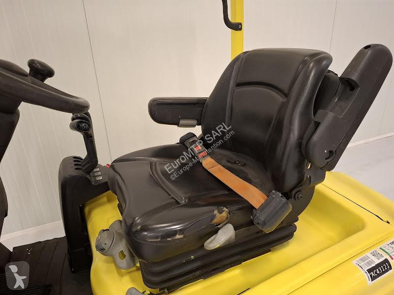 رافعة شوكية Hyster