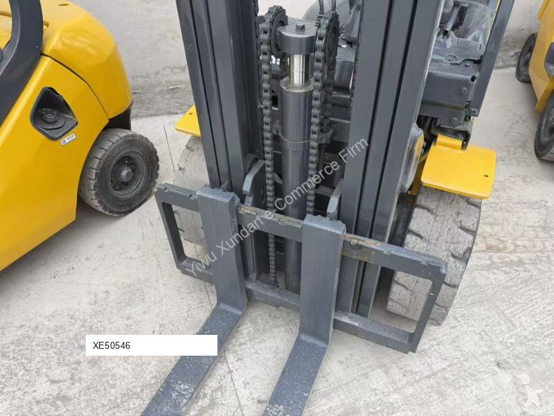 Teleskopický manipulátor Komatsu FD30