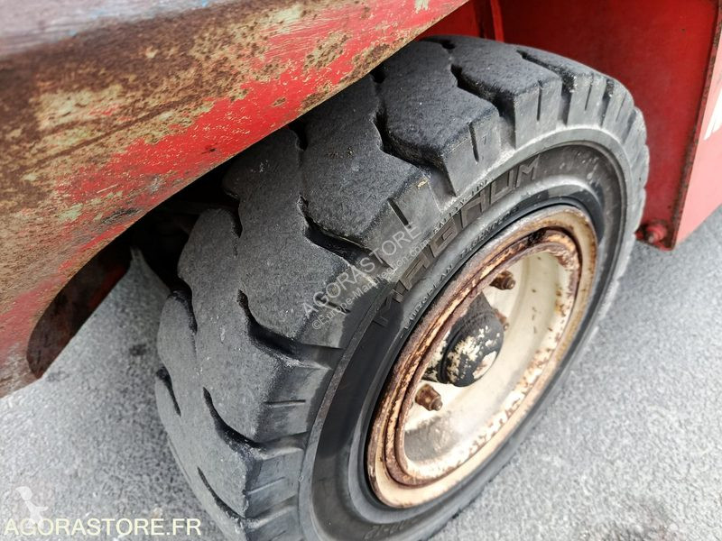رافعة شوكية Manitou