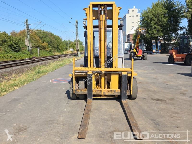 رافعة شوكية Caterpillar V130