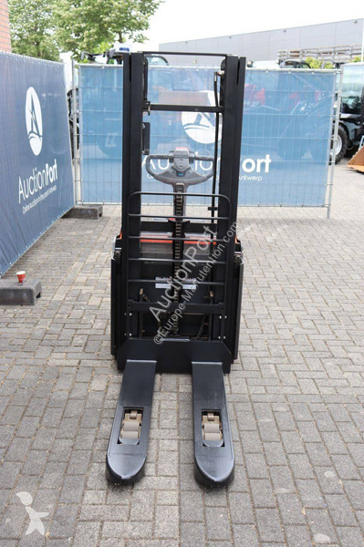 Teleskopický manipulátor BT SWE140L