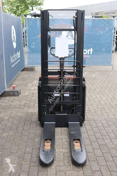 Teleskopický manipulátor BT SWE140L
