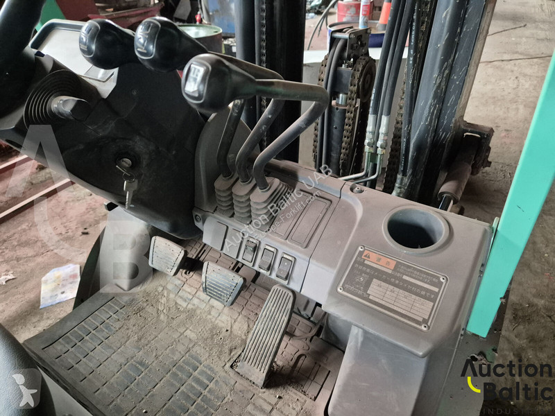 Empilhador elevador Mitsubishi YDM-KF18D