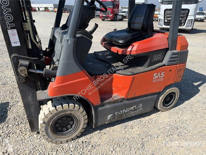 Empilhador elevador Toyota 7FBH25