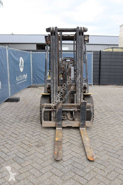 Hyundai 33L-7A Forklift